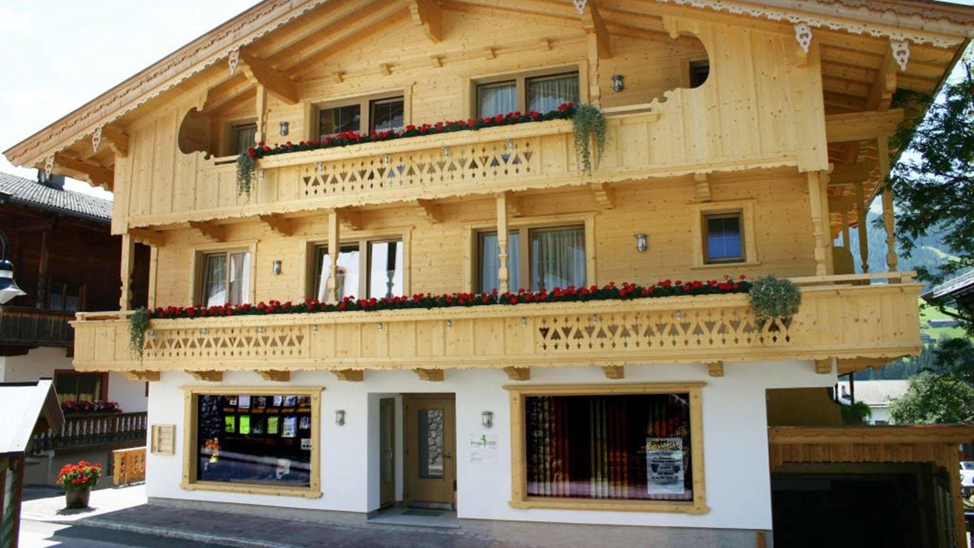 Das Gaestehaus Schneider Am Dorfplatz Alpbach Eksteriør bilde