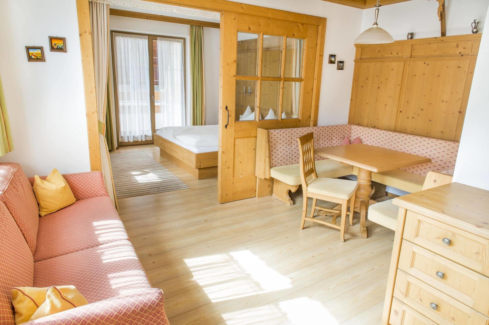 Das Gaestehaus Schneider Am Dorfplatz Alpbach Eksteriør bilde