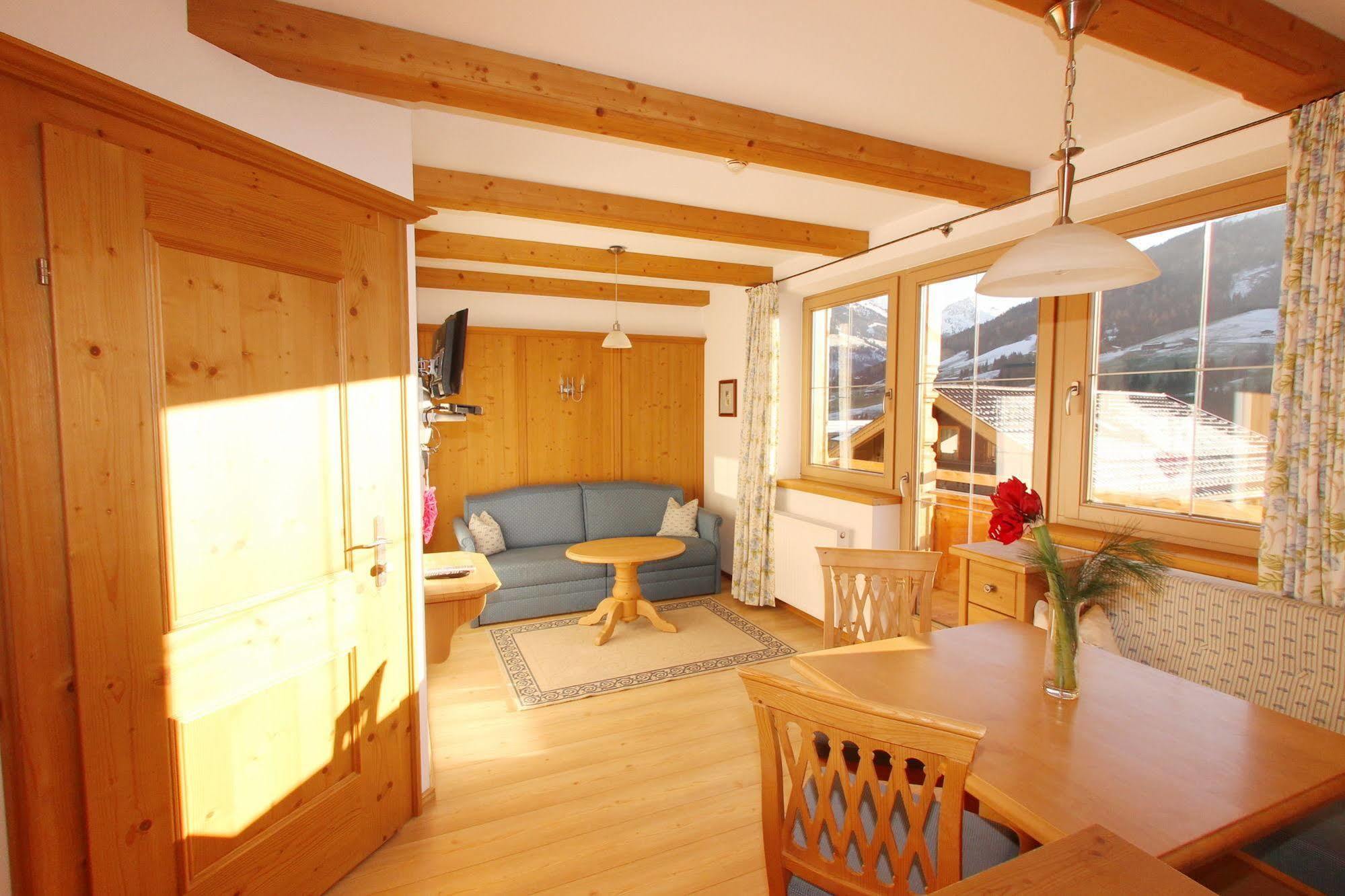 Das Gaestehaus Schneider Am Dorfplatz Alpbach Eksteriør bilde