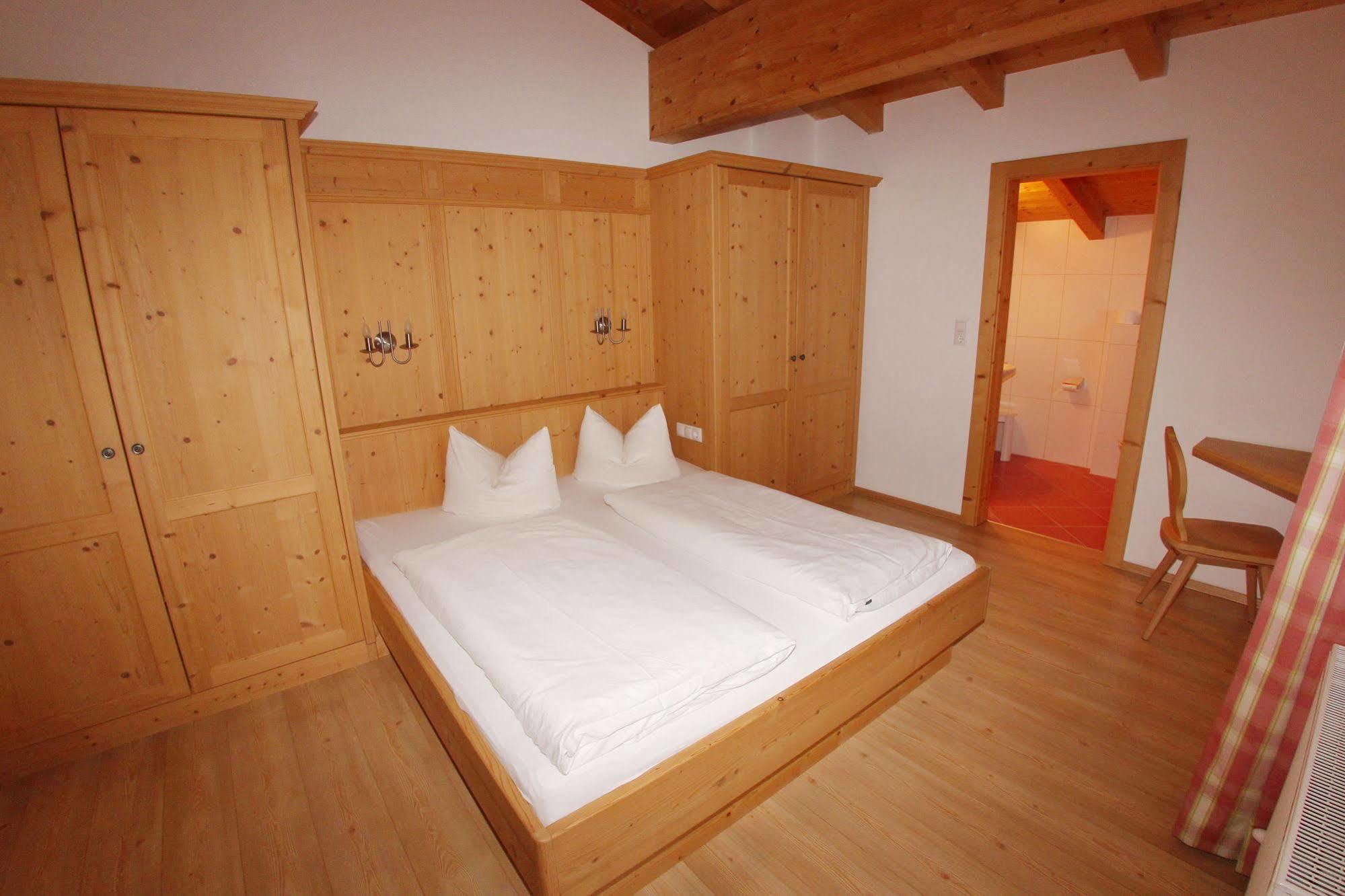 Das Gaestehaus Schneider Am Dorfplatz Alpbach Eksteriør bilde